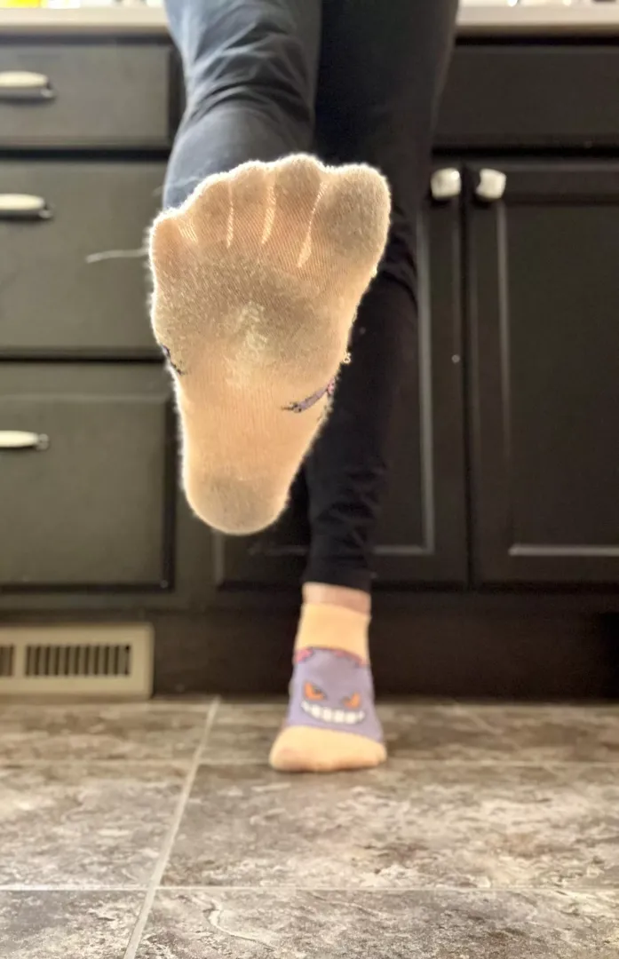 Choke on these adorable Gengar socks 😈