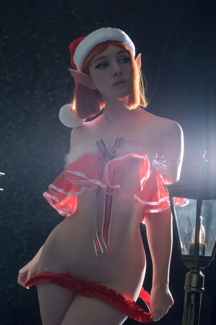Christmas elf by Hioshicos