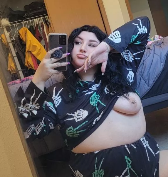 Chubby alt titties 🦇