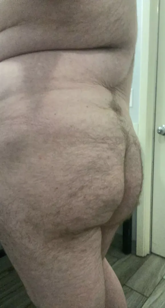 Chubby bottom looking for dom tops