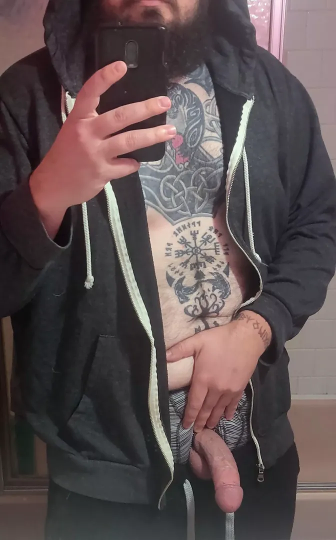 chubby tattooed guys still hot?