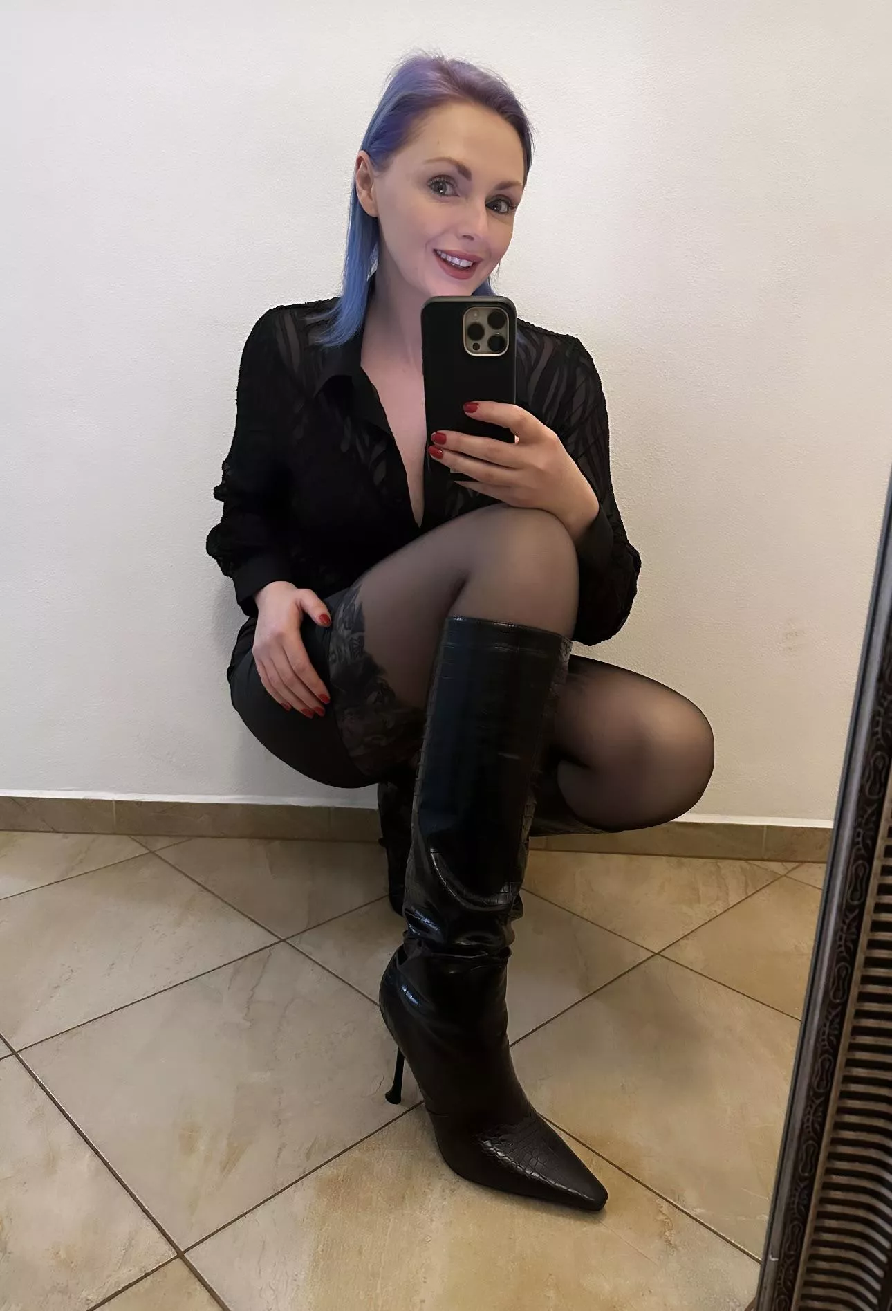Classic stiletto knee high always makes you feel sexy