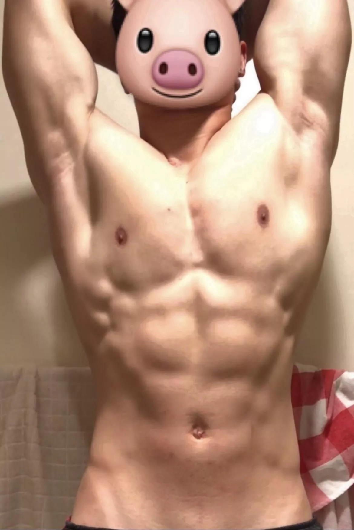 Clean shaven and ready for my date to come to my hotel 😍🥰