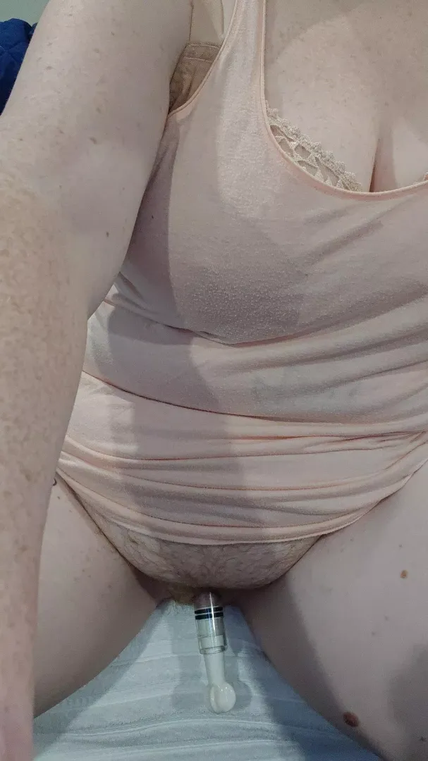 Clit pumping [f]