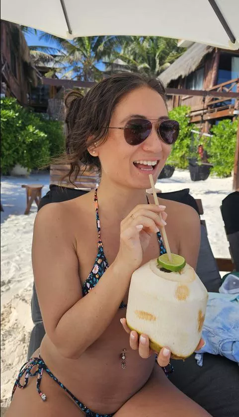 Coconut sips and cheeky grins! 😏