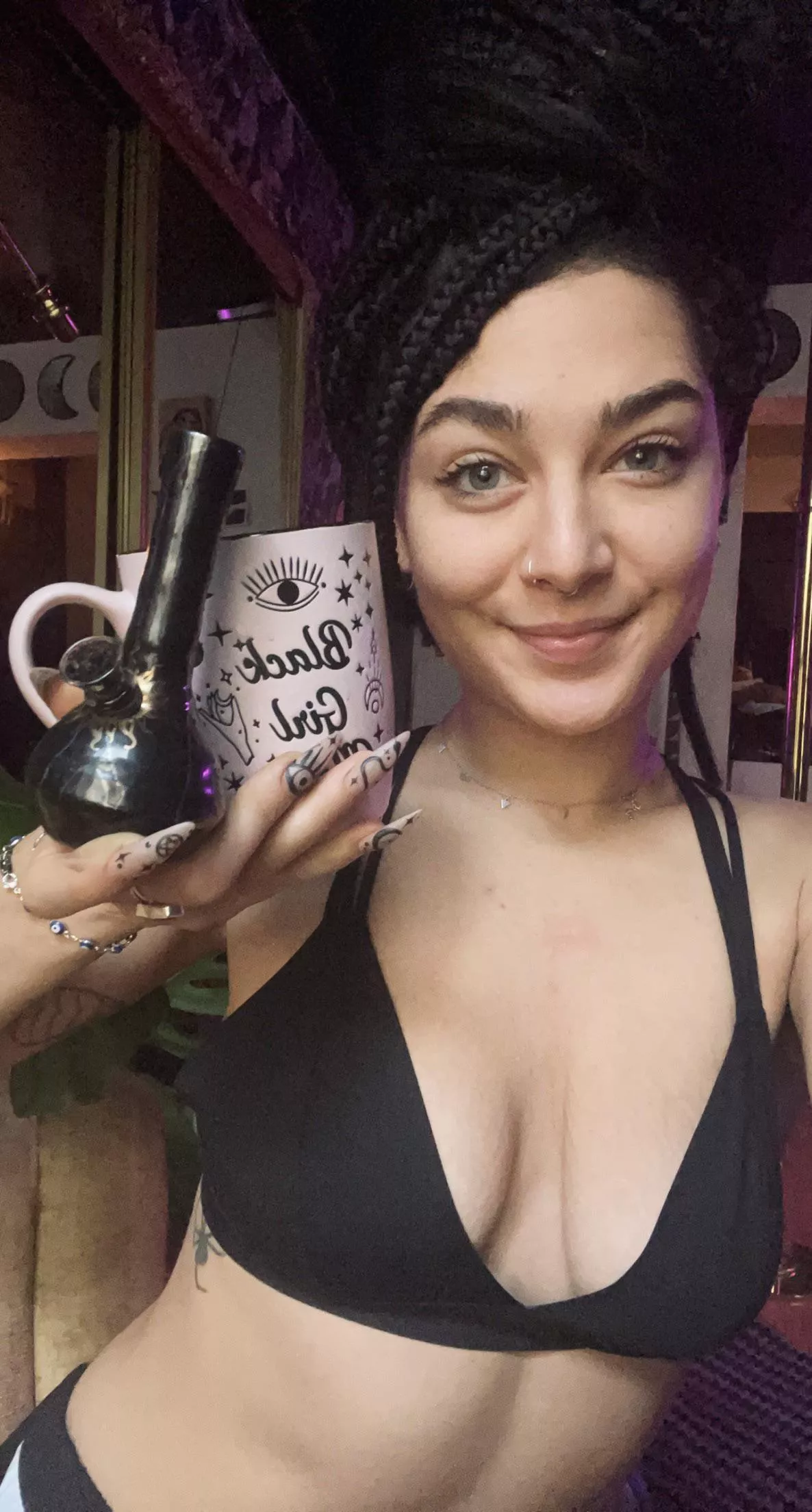 Coffee and weed🖤💚 I’d wake you up with both😘