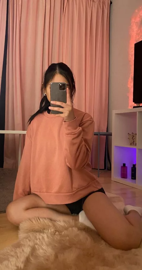 Cold 🥶 who can warm me up 🤭