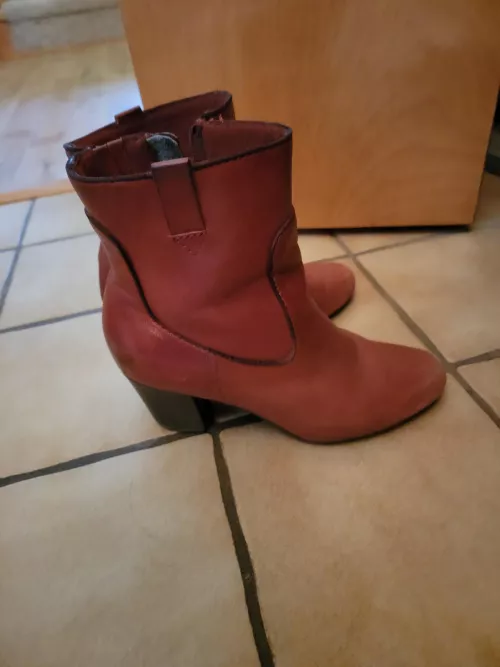 Color matching leather polish