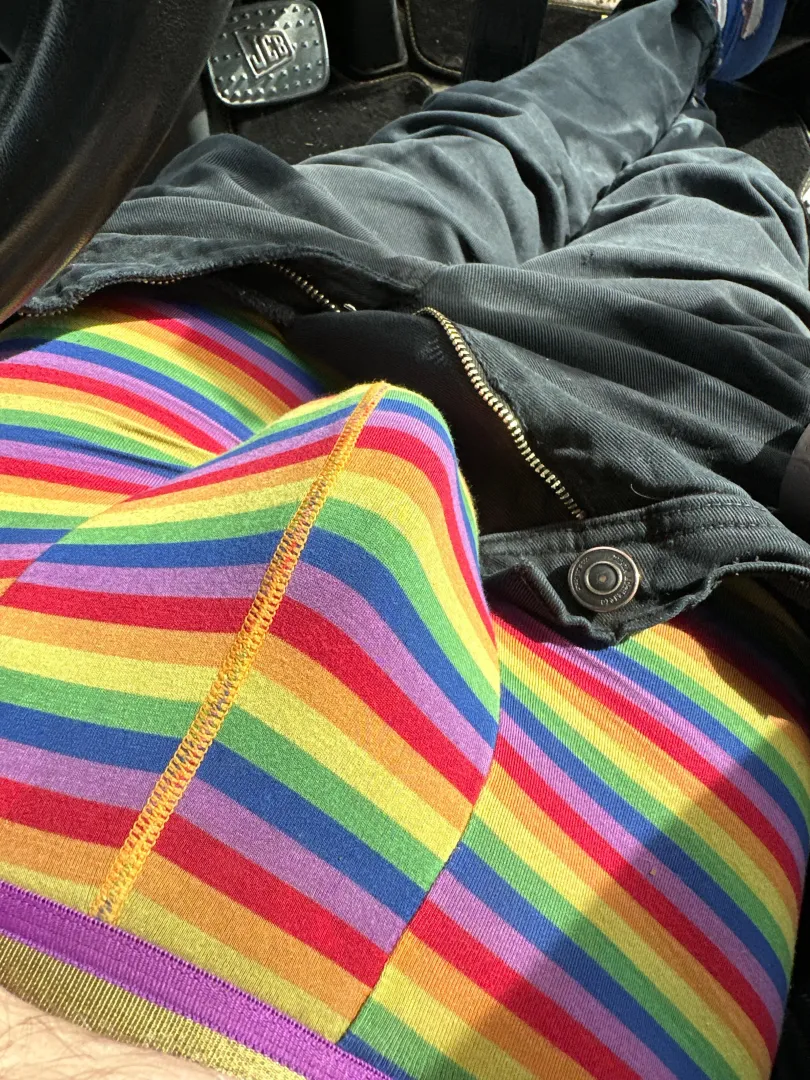 Colour for Friday bulges