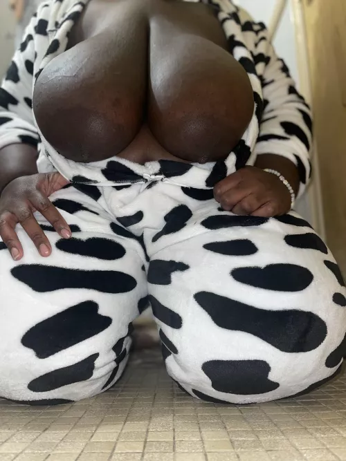 Come and milk these udders 🍫🍼