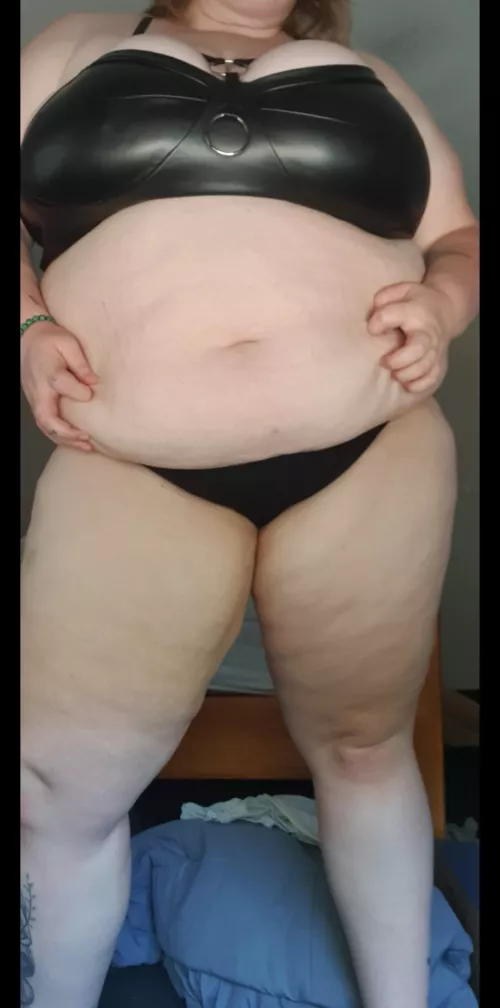 come and play with this big belly