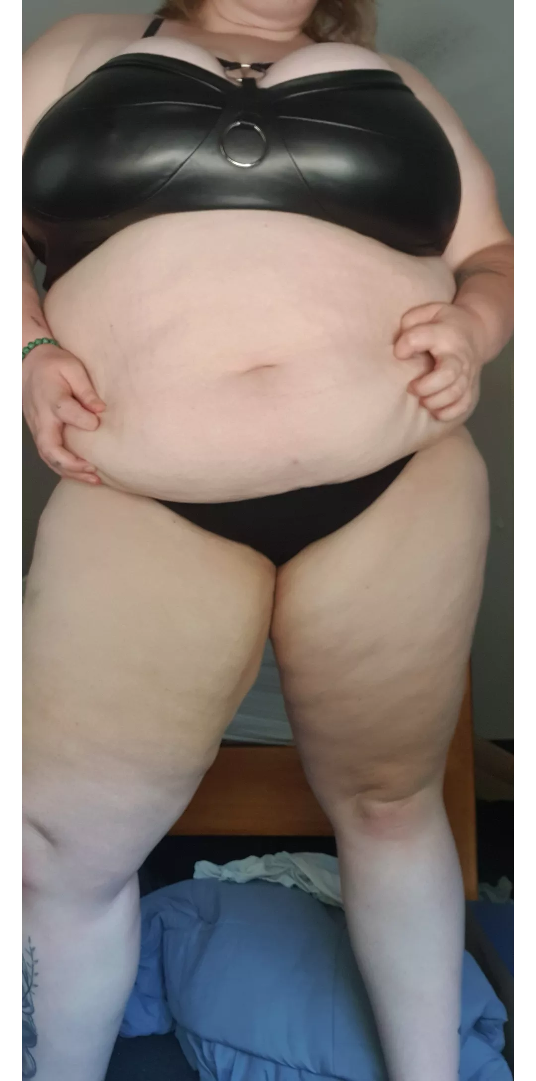 come and play with this big belly