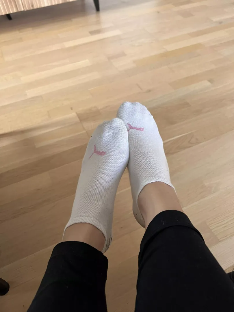 Come and sniff my feet after I had a long day at the office 😈