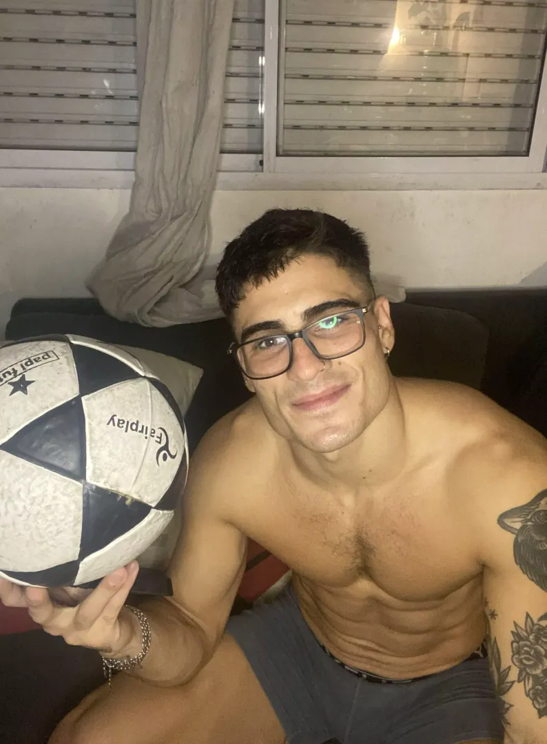come and take a bite of this juicy soccer bod! 