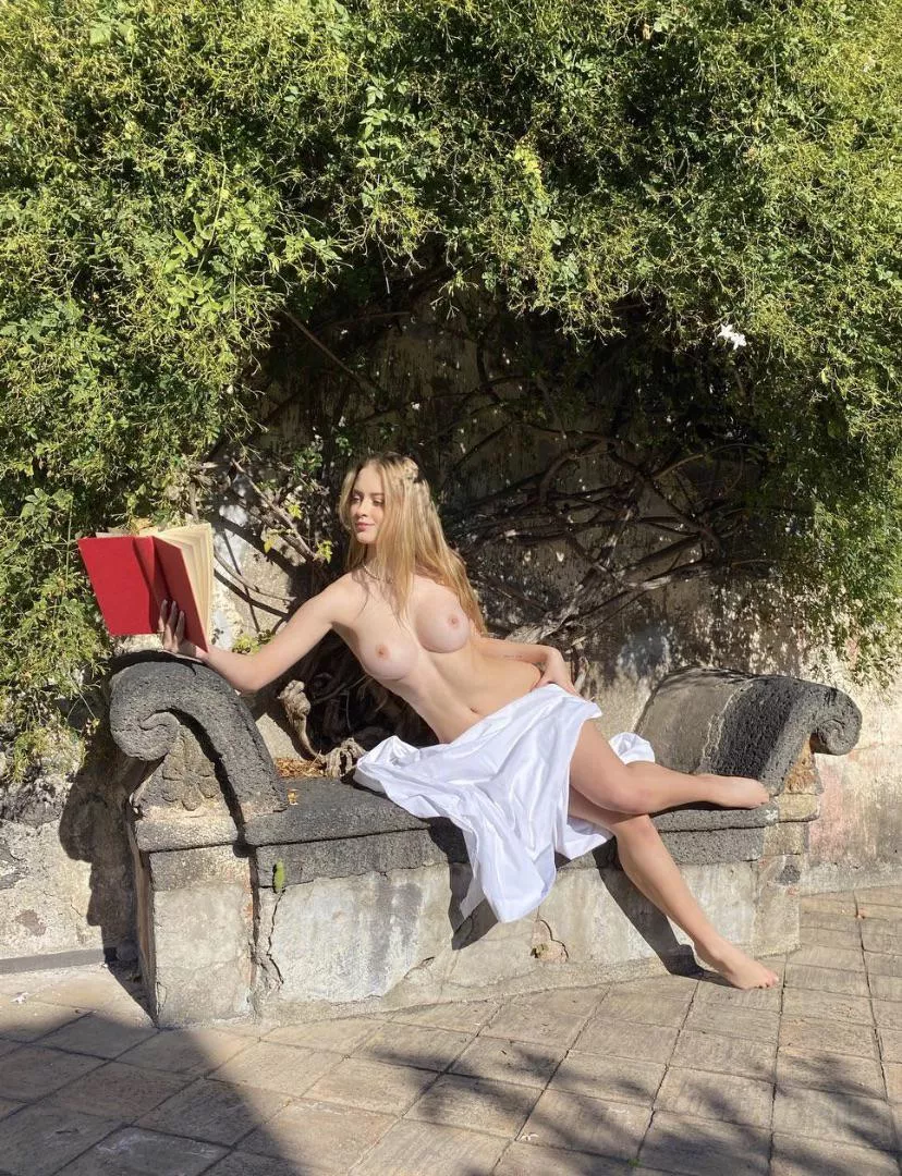 come distract me from this book :P