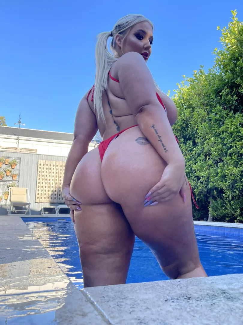 Come for a swim with me😇
