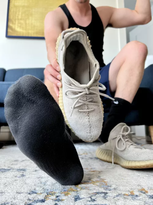 Come get dominated by my feet, pits, and muscles. 😈💪🏼