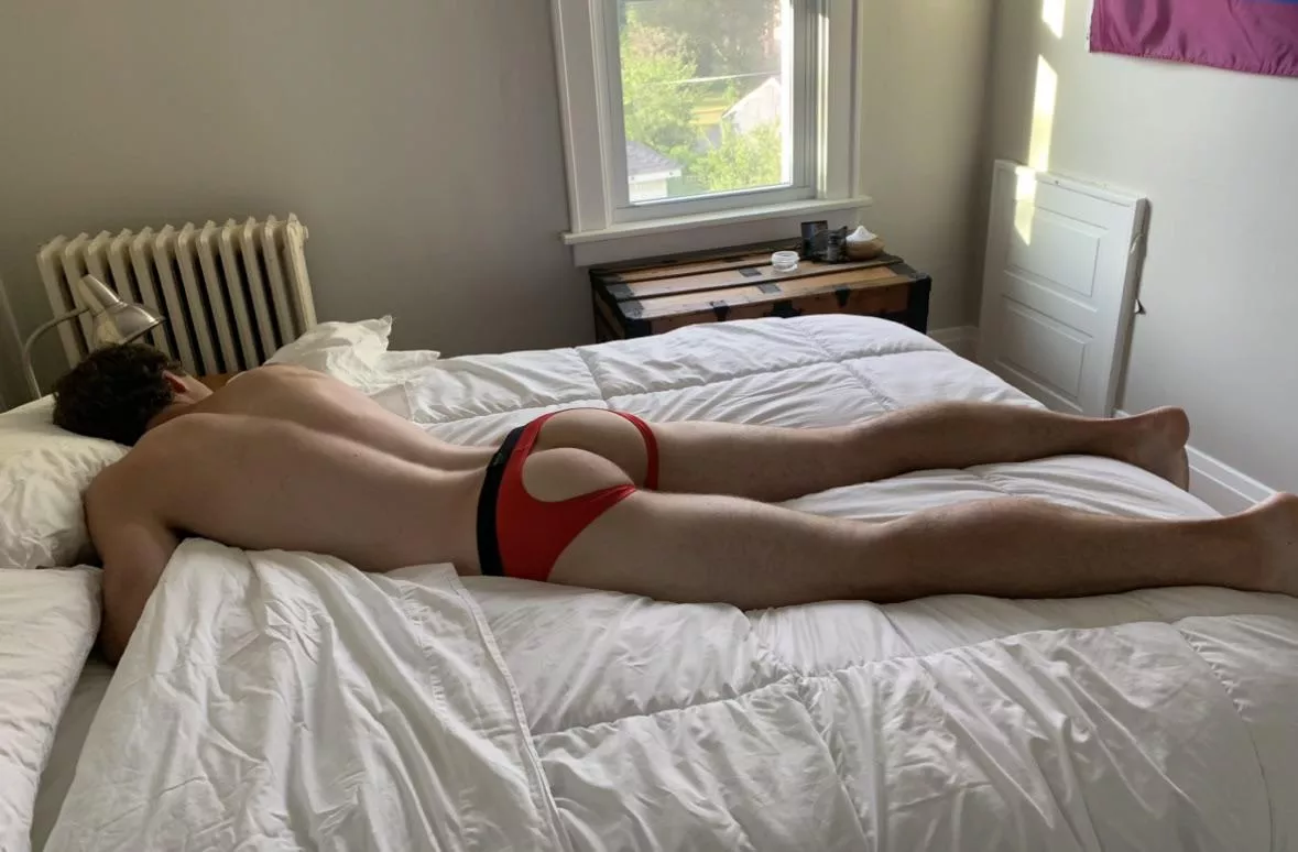 Come lay with me