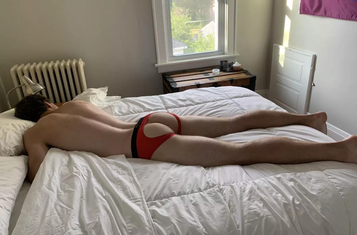 Come lay with me :)