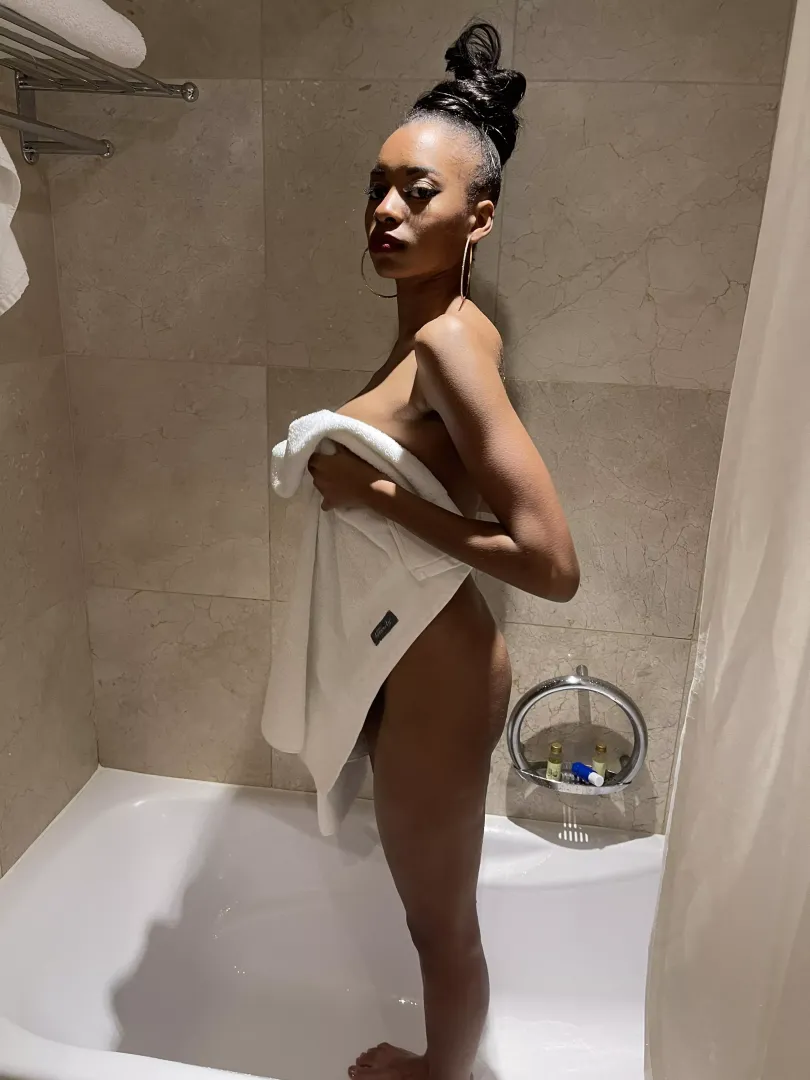 Come on, let's get wet 😈