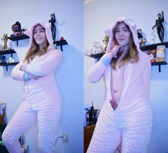 Come over here and snuggle with me! I'll keep you warm💘😋hehe