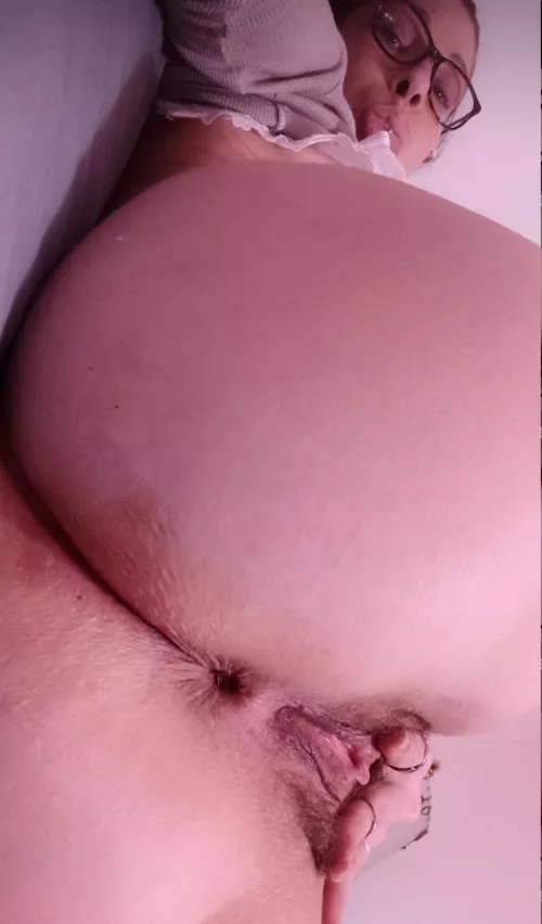 come play with mama's bush 😏