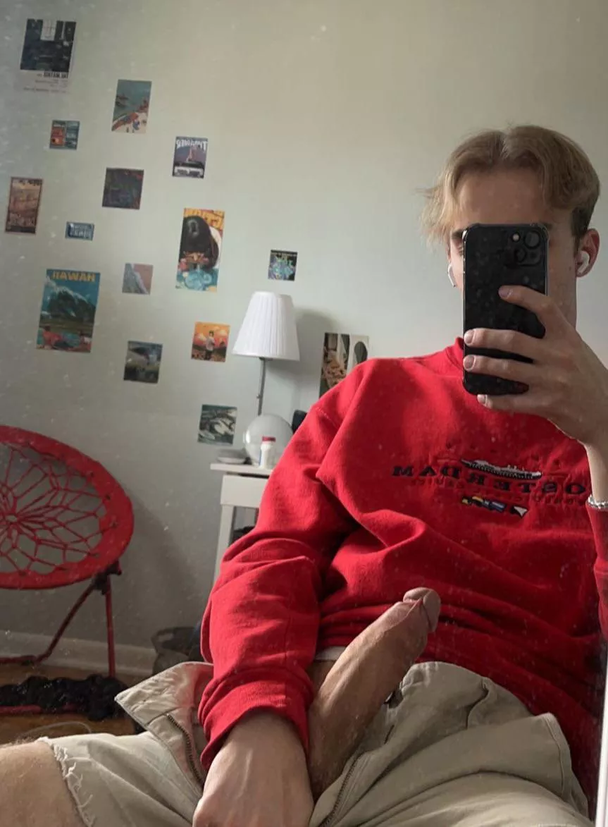 Come play with my hung young boy cock