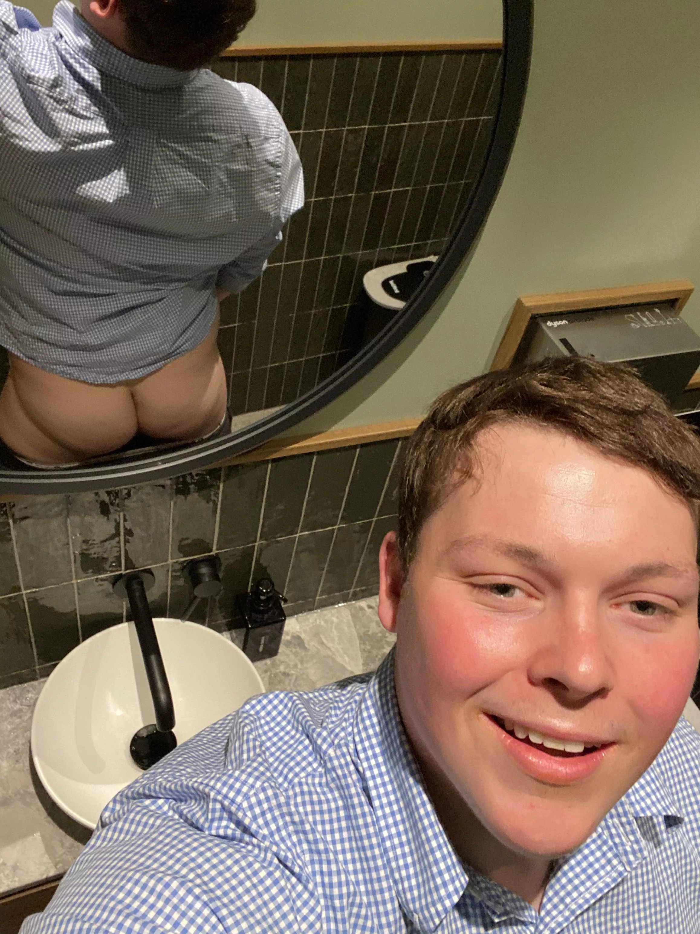Come pound my ass in this public bathroom
