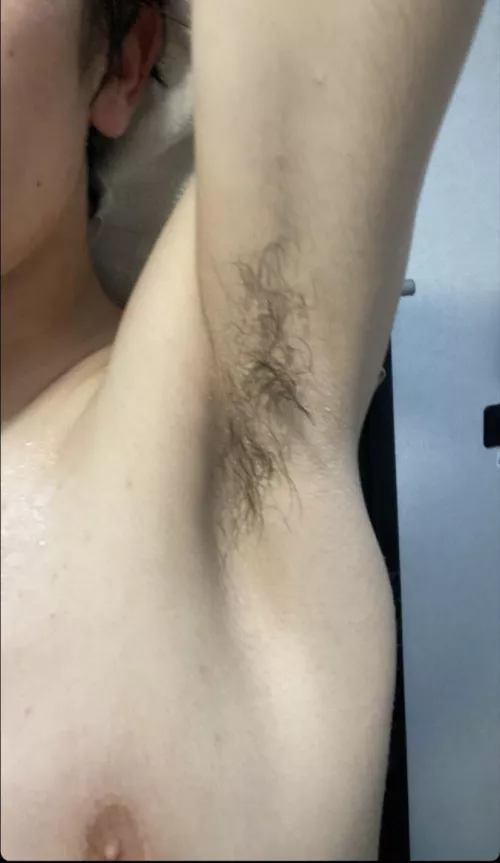 Come sniff and lick my twink pits ;)