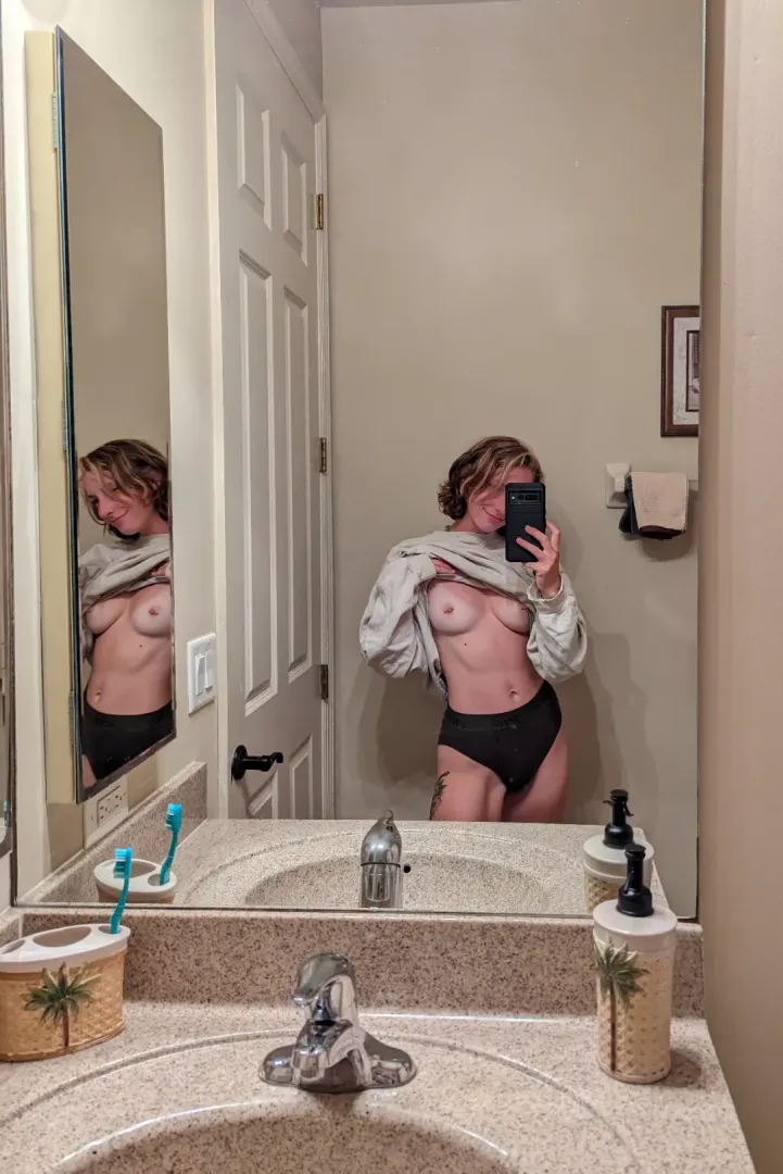 come suck on my nips please😩