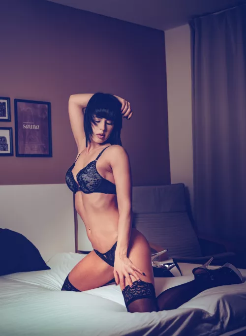 Come to bed with me and lets play..🌶