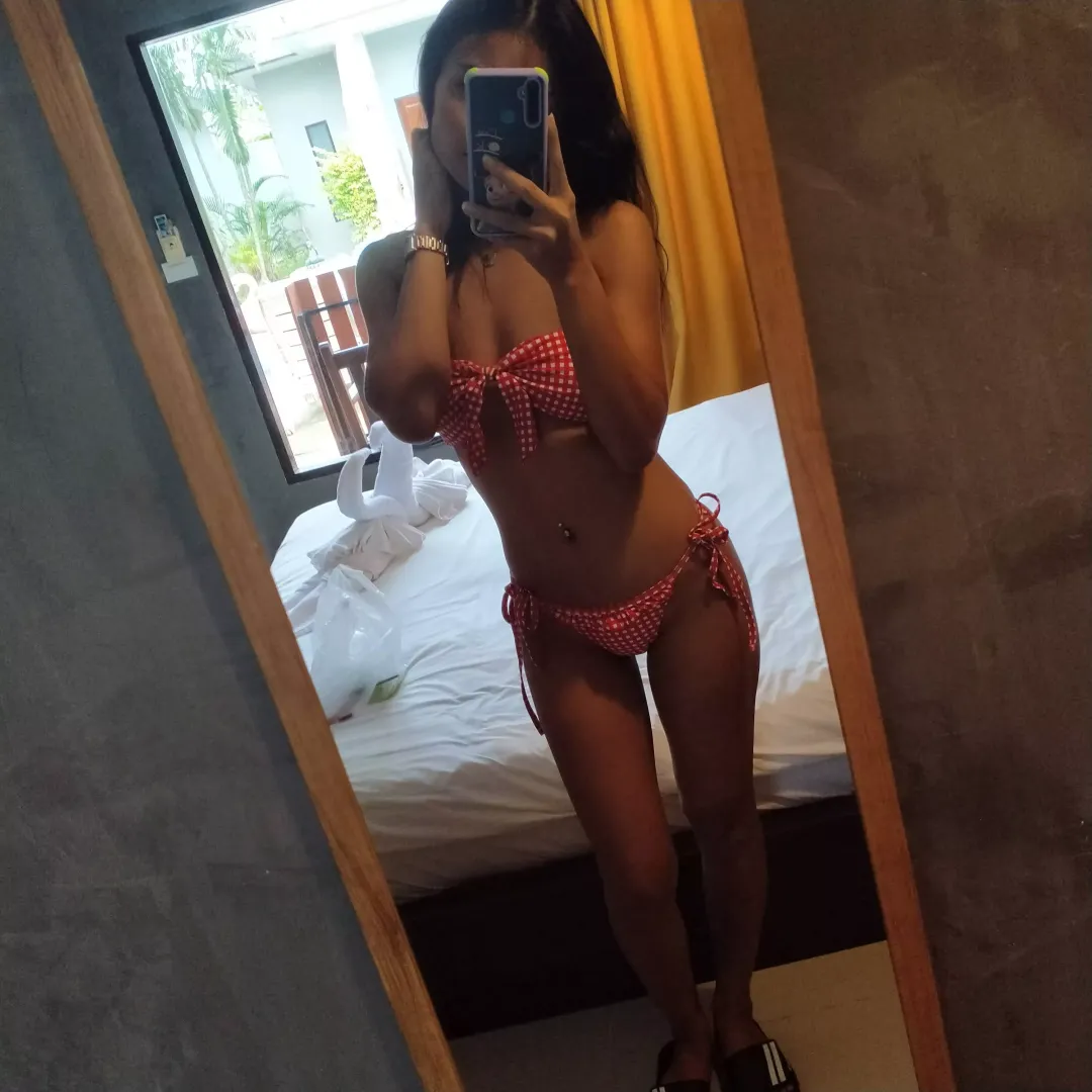 Come to the pool with me 😊
