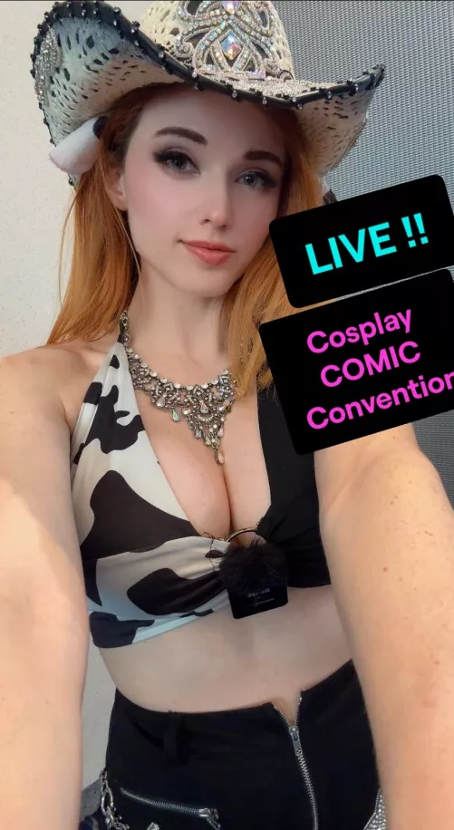 COMIC CONVENTION IRL 🍑GYAAAT 🍑 LIVE ON TWITCH.TV/AMOURANTH 