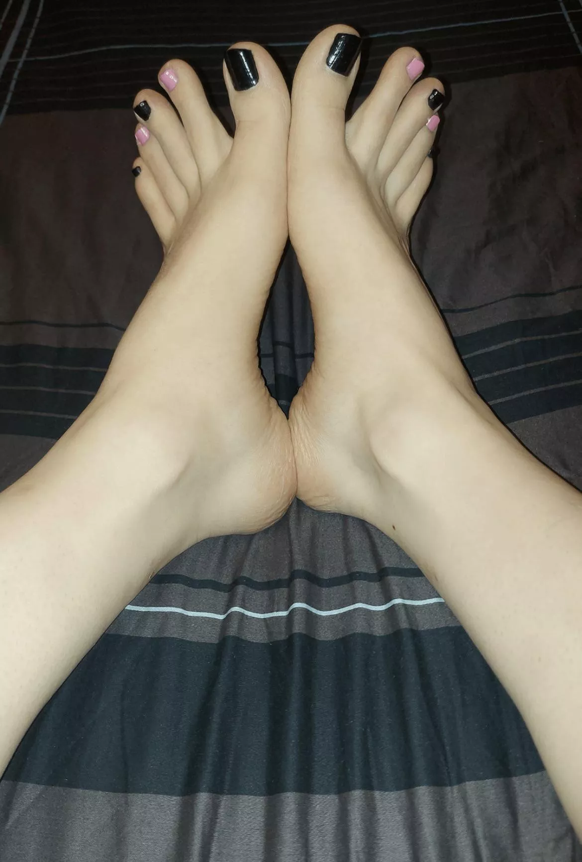 Comment if you want my feet on your dick