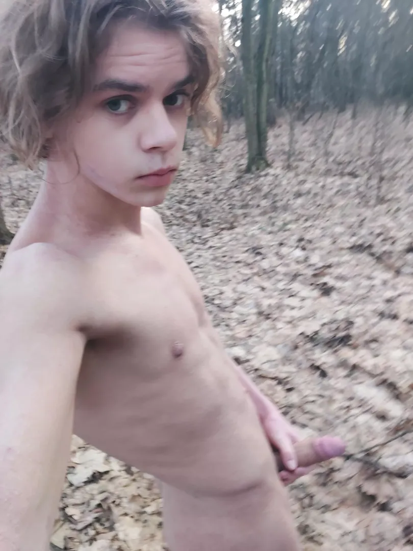 completly naked in the woods (18)
