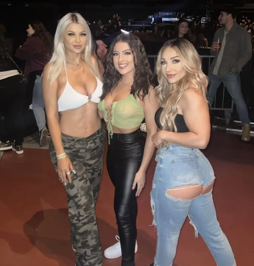 Concert babes