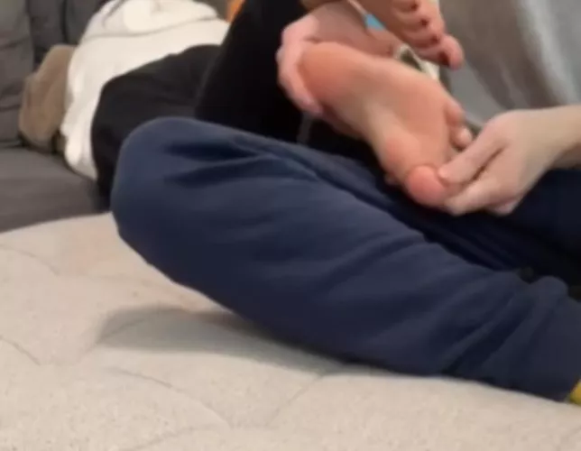 Convinced Hot Girl in My Class to Let me Tickle Her Feet for $50