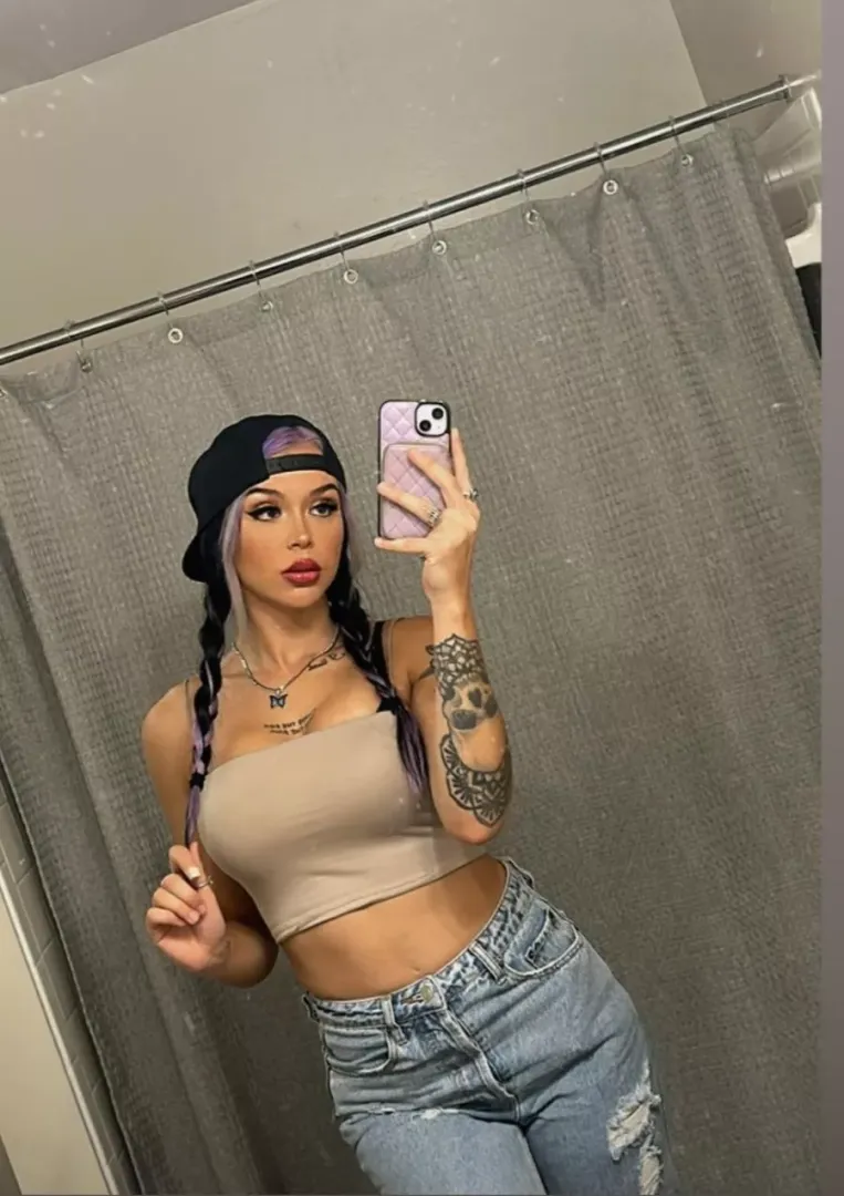 Cora Jade