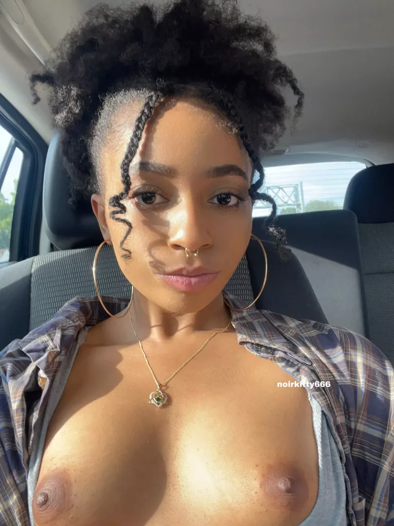 could you focus on driving while u rub on my tits?