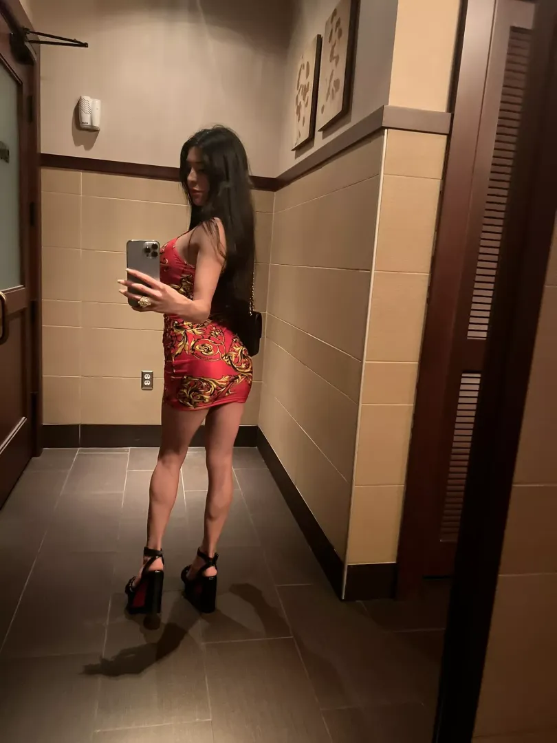 Could you handle a peak up my dress?🥰
