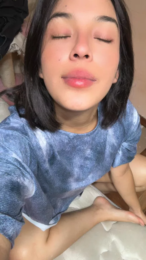 Cover this beautiful face with your hot cum baby