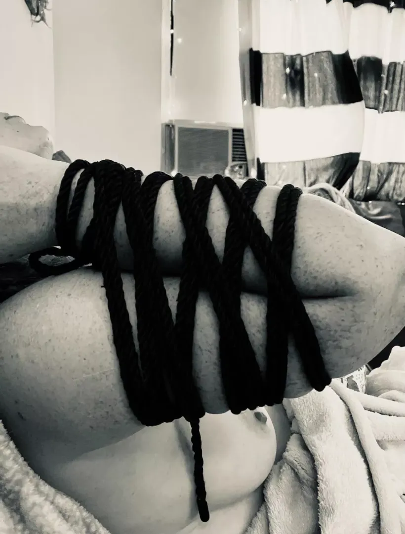 Cozy arm tie