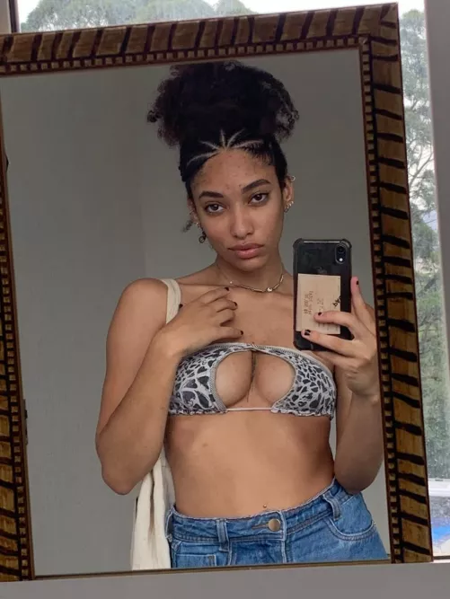 Cracked my mirror taking this killer selfie for my OOTD today, guess I am too hot to handle!