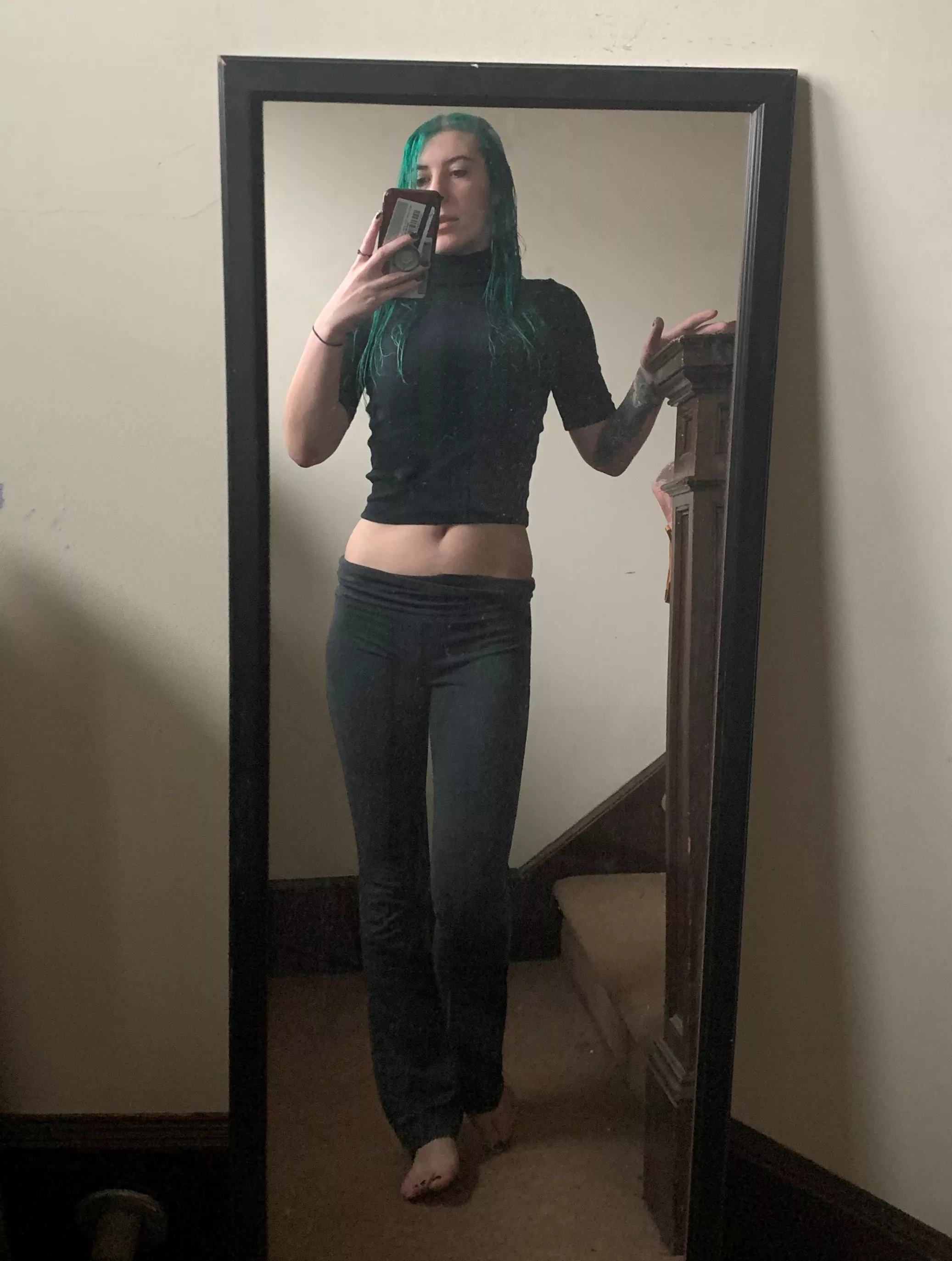 Crop top and yoga pants [img]