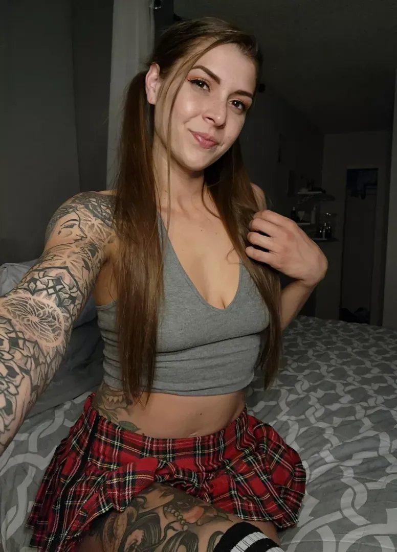 Crop tops go well with this skirt