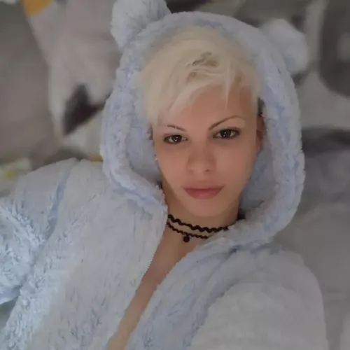 Cuddling with your femboy 🐻