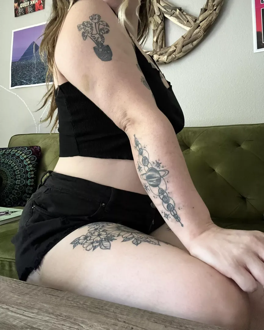 Cum get a taste of me 😈 OF in bio or msg me for content $$ 👀