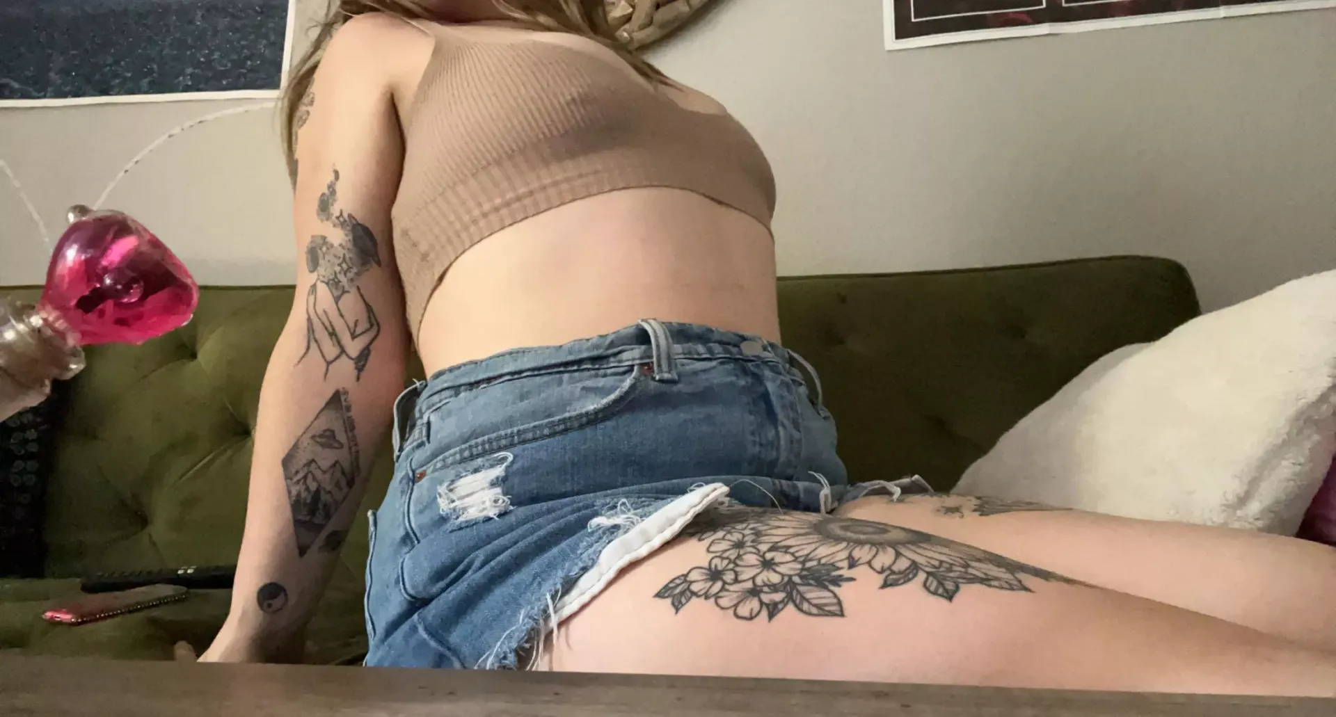 Cum get a taste of me 😈 OF ⬇️ msg me for content $$ 👀
