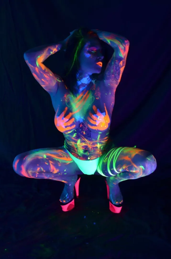 Cum glows like this too
