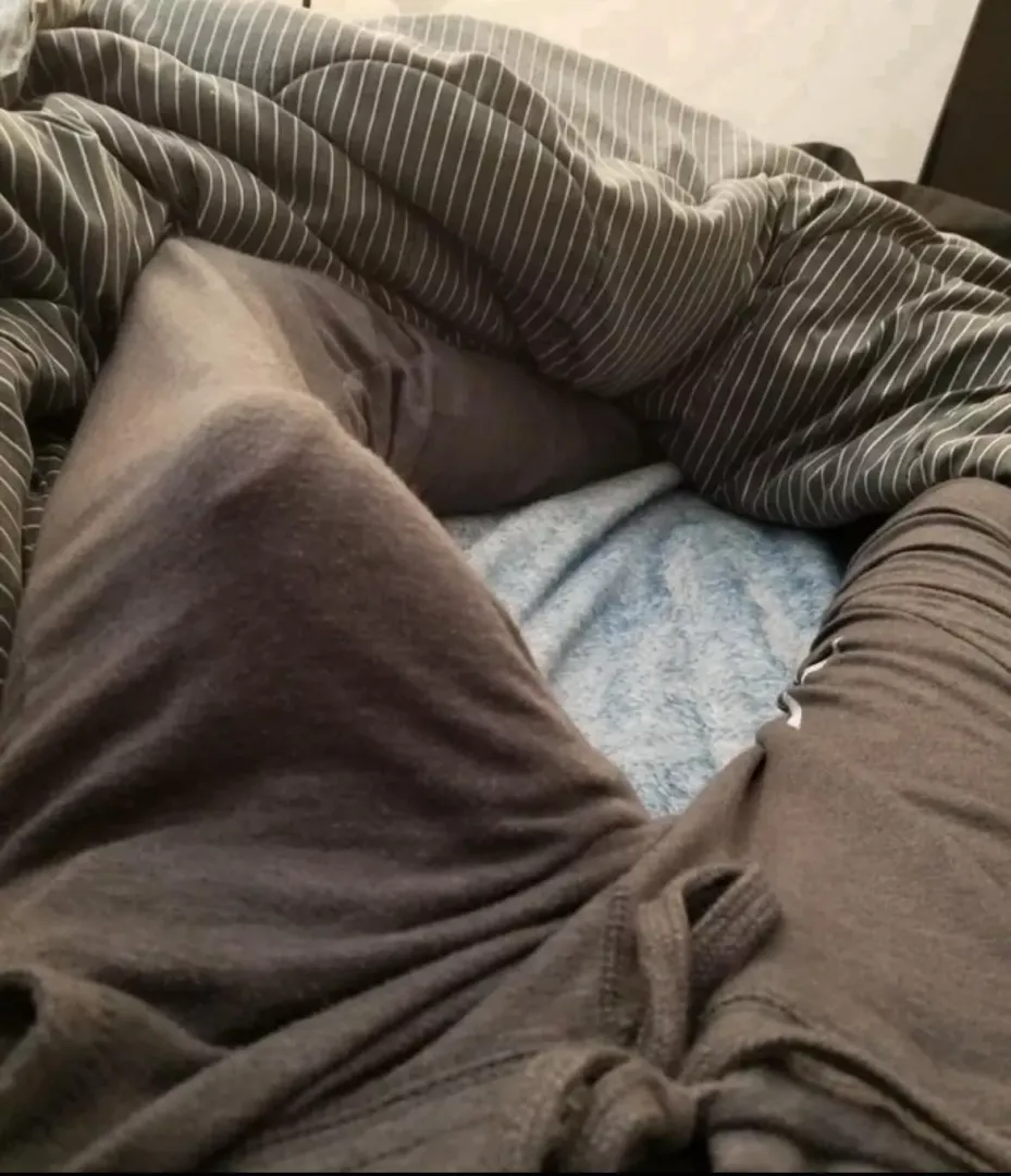 Cum lick my cock head that wants your tight pussy hole ;)